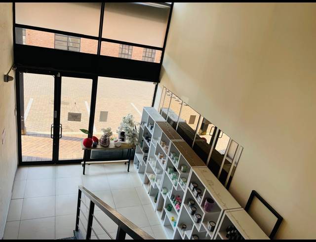198M² RETAIL FOR SALE IN LONEHILL